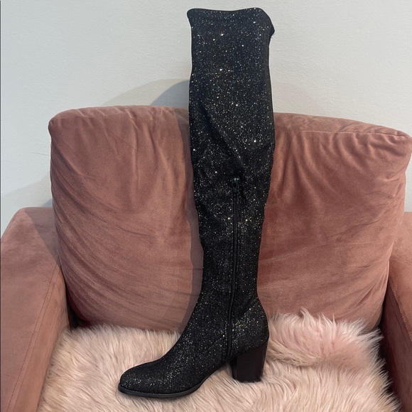 Elegant Black Glitter Knee-High Boots - Picture 2 of 5